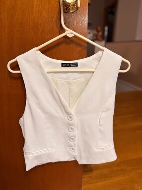SHEIN Cream Button-Front V-Neck Crop Vest